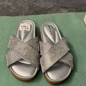 NWT Easy Spirit SEJUDY’s Glittering Silver Slip On Sandals Criss Cross Straps 6